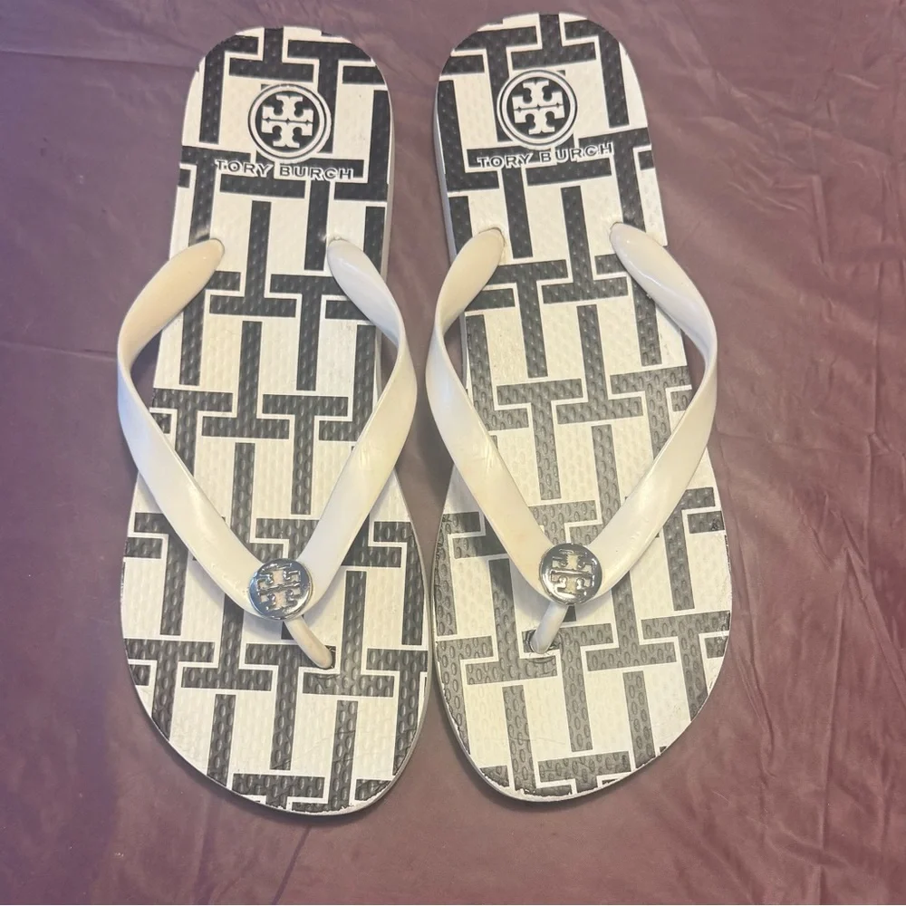 Tory Burch Black and White Flip Flops w/ Silver Hardware Size 9 - Picture 2 of 11
